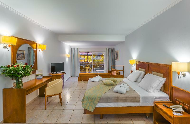 Kipriotis Maris Suites Psalidi  Extérieur photo